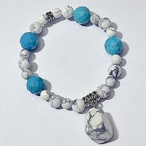 ➡️BOGO!!⬅️ Genuine White Howlite w/ Faceted Blue Howlite & Freeform Pendant 🤍💎